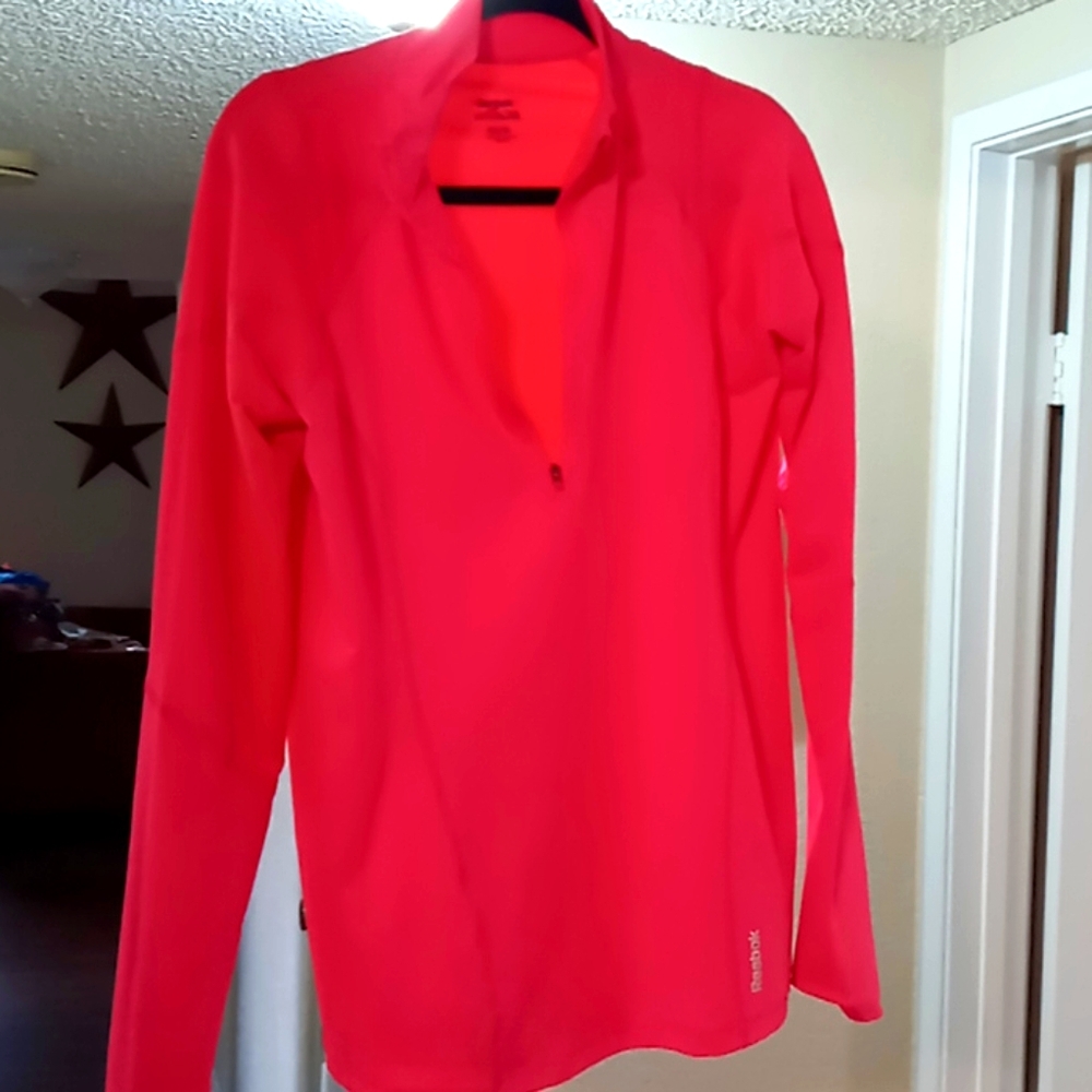 Reebok XL  work out athletic long sleeve pullover